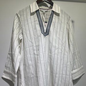 Tommy Hilfiger white w navy blue V-neck embroidery with navy blue pinstripes XXS